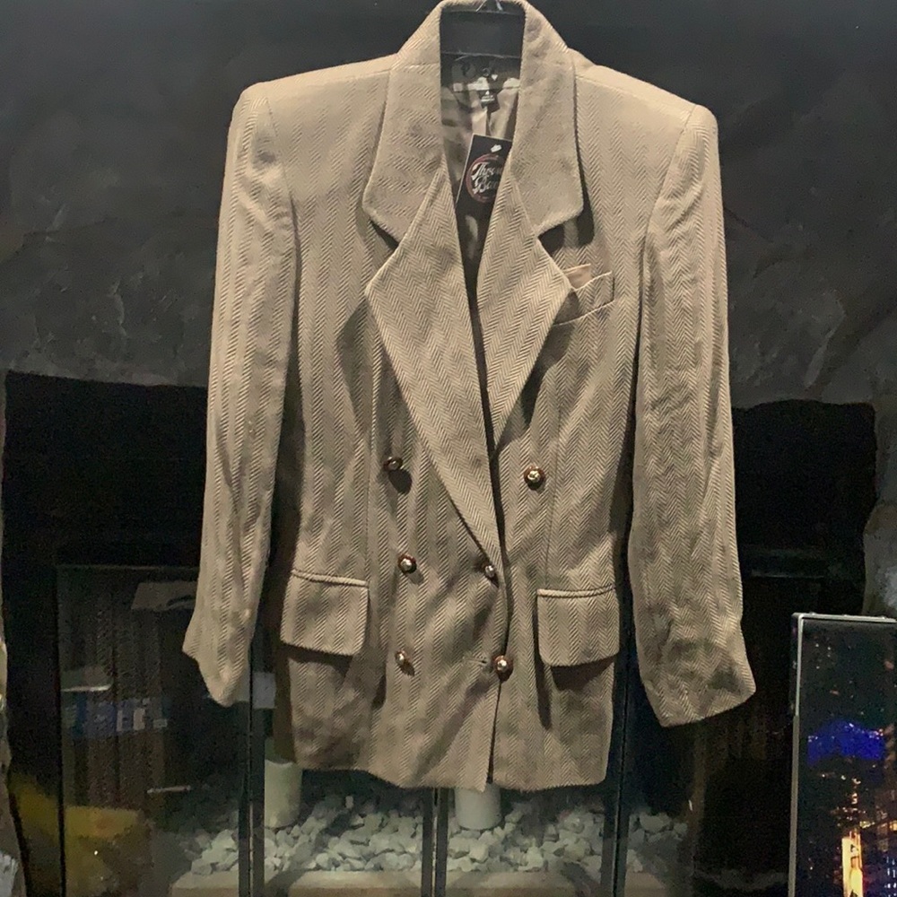 Vintage women’s 80’s - 90’s blazer